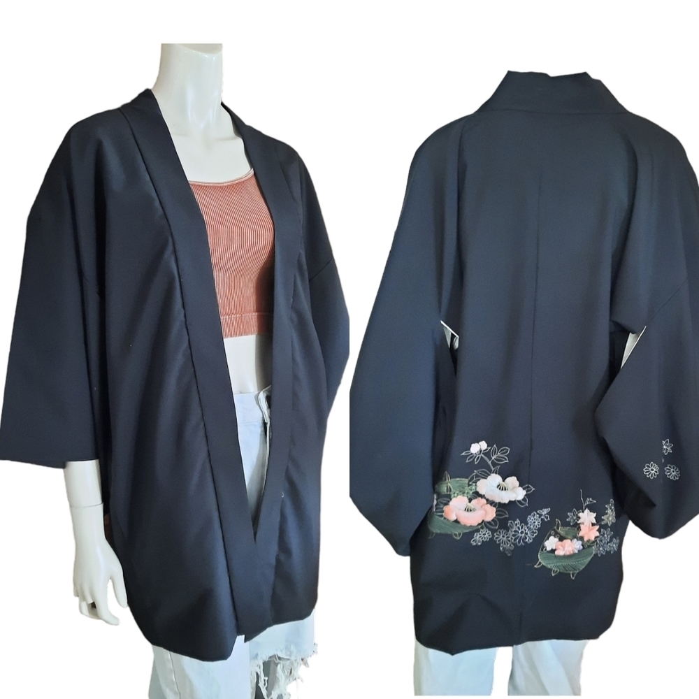Vintage Kimono size Medium to Large Black with Pink Embroidered Floral Detail